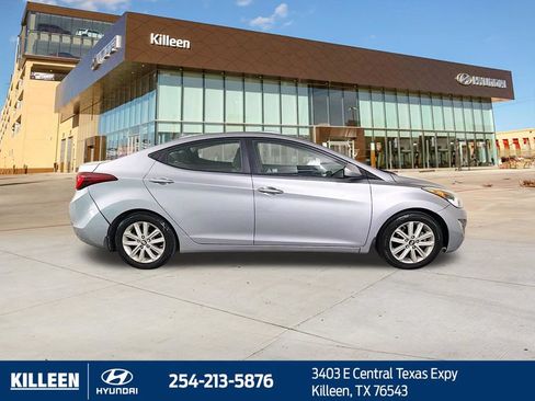 Used 2014 Hyundai Elantra SE w/ Option Group 02 FWD image 9