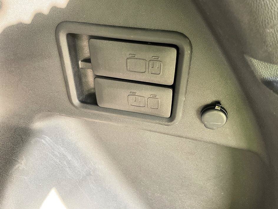 Used 2021 Chevrolet Equinox LT FWD image 17