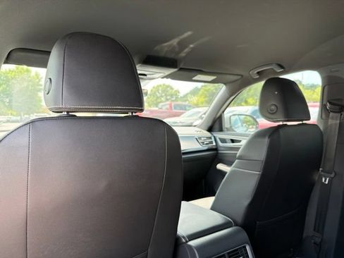 Used 2025 Volkswagen Atlas Cross Sport SE FWD image 29