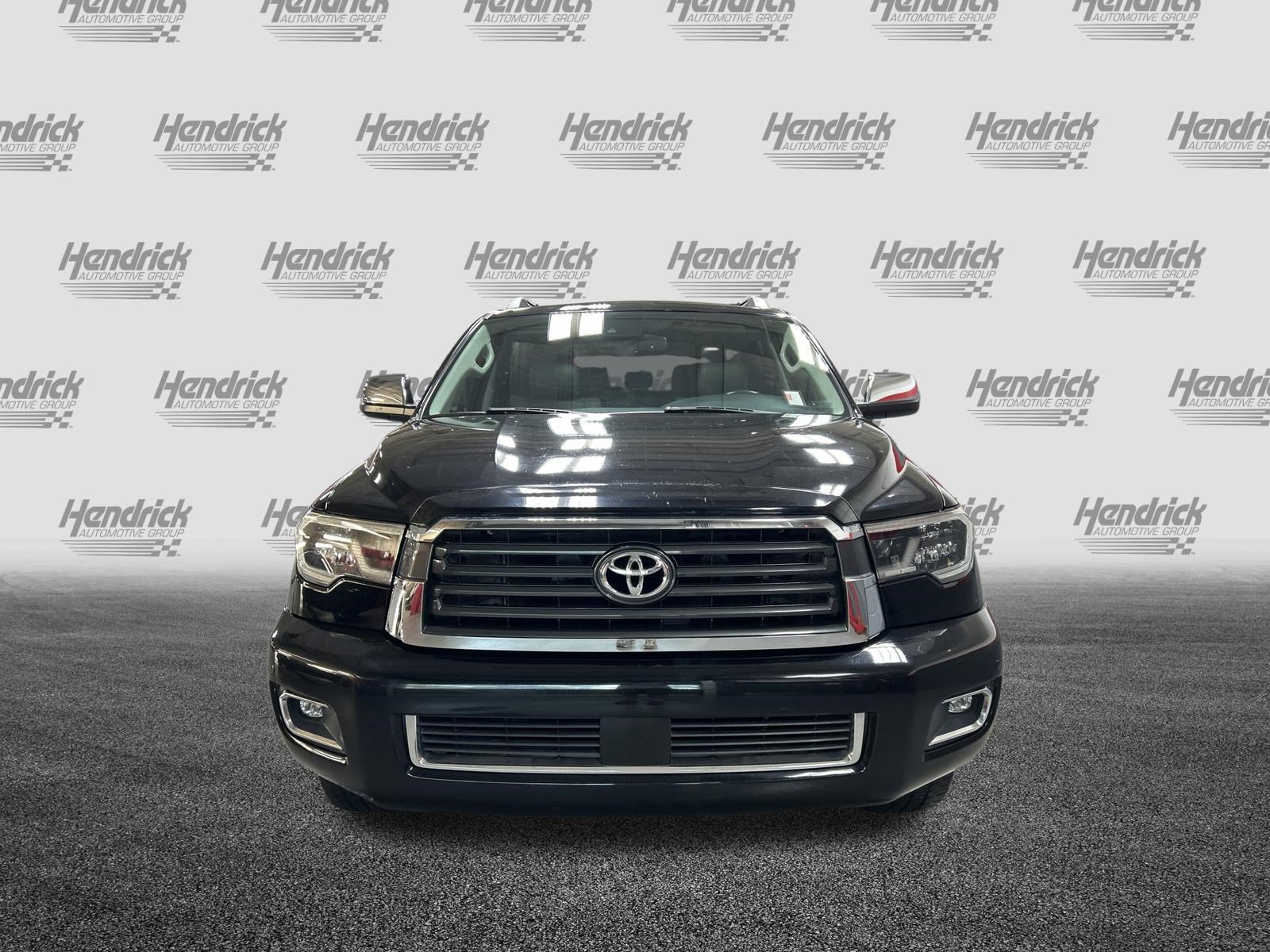 Used 2018 Toyota Sequoia Limited w/ Safety & Convenience Package AWD/4WD image 3