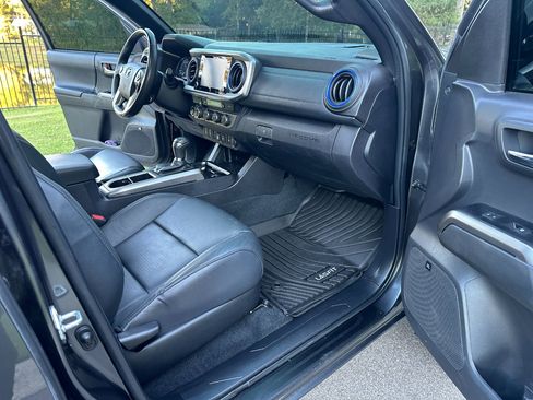 Used 2023 Toyota Tacoma Limited image 24