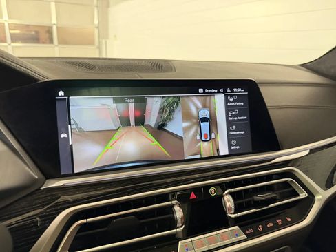 Used 2022 BMW X7 xDrive40i w/ M Sport Package AWD/4WD image 26