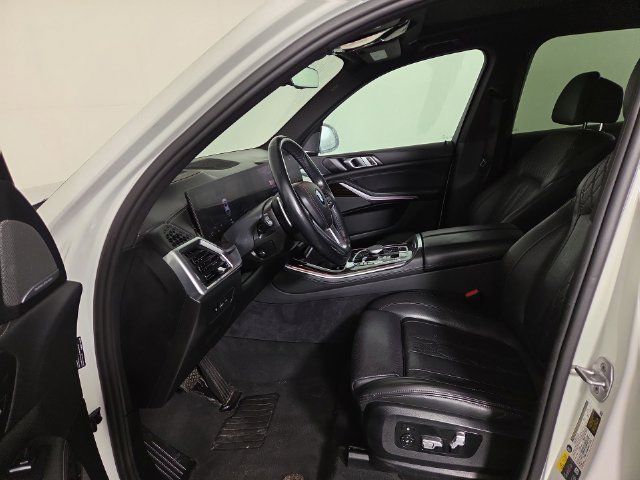 Used 2025 BMW X5 xDrive50e AWD/4WD image 13