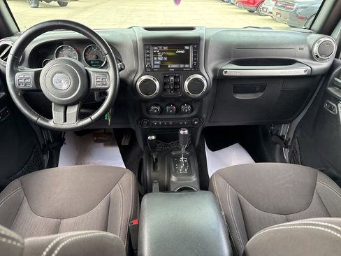 Used 2017 Jeep Wrangler Unlimited Sahara w/ Dual Top Group AWD/4WD image 39
