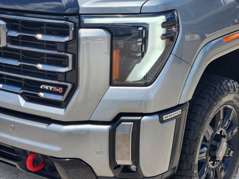 Used 2024 GMC Sierra 2500 AT4 w/ AT4 Premium Plus Package AWD/4WD image 9
