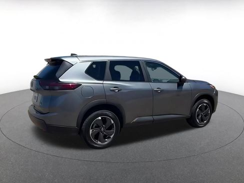 Used 2025 Nissan Rogue SV AWD/4WD image 16