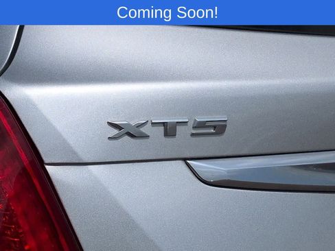 Used 2018 Cadillac XT5 Luxury w/ Driver Awareness Package FWD image 12