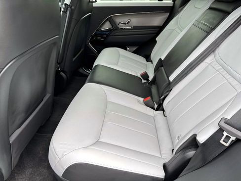New 2026 Land Rover Range Rover Sport Dynamic SE AWD/4WD image 13