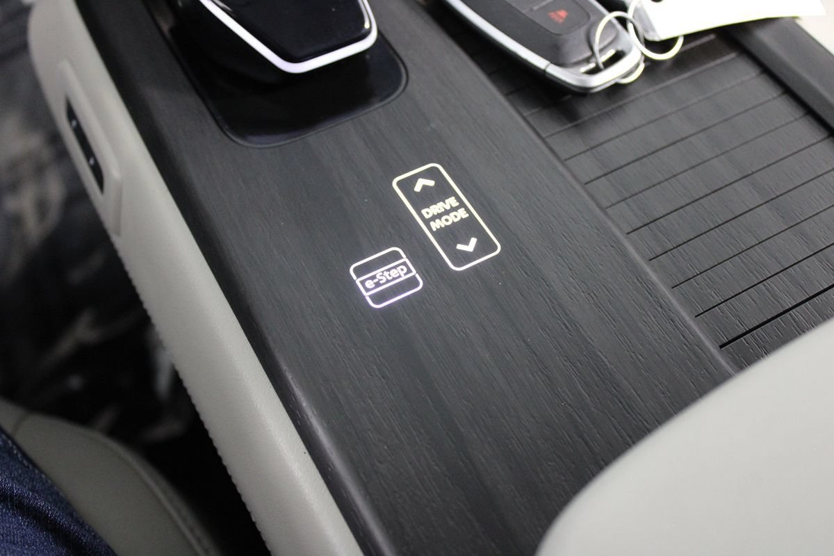 Used 2023 Nissan Ariya FWD image 14