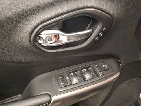 Used 2019 Jeep Cherokee Limited w/ Trailer Tow Group AWD/4WD image 15