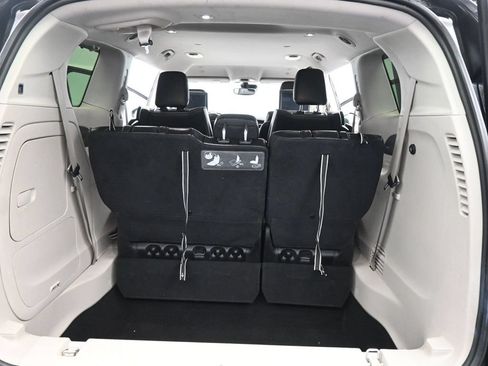 Used 2018 Chrysler Pacifica Limited w/ Advanced Safetytec Group FWD image 22