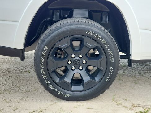 Used 2025 RAM 1500 Big Horn AWD/4WD image 5