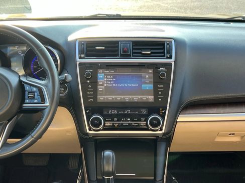 Used 2018 Subaru Outback 2.5i Limited image 16