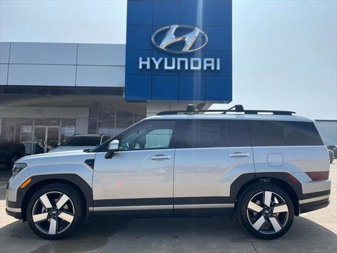 Used 2025 Hyundai Santa Fe Limited FWD image 2