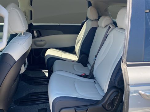 New 2026 Kia Carnival EX FWD image 24