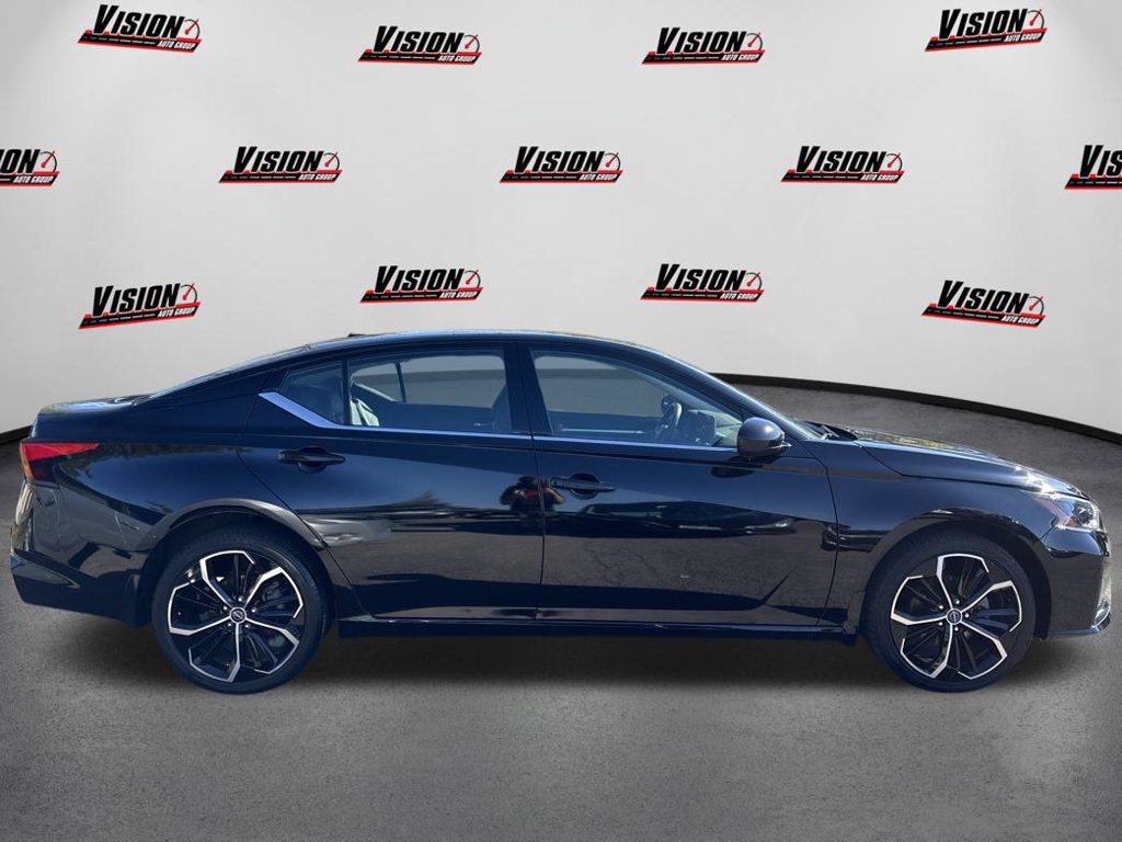 Certified 2023 Nissan Altima 2.5 SR w/ SR Premium Package AWD/4WD image 4