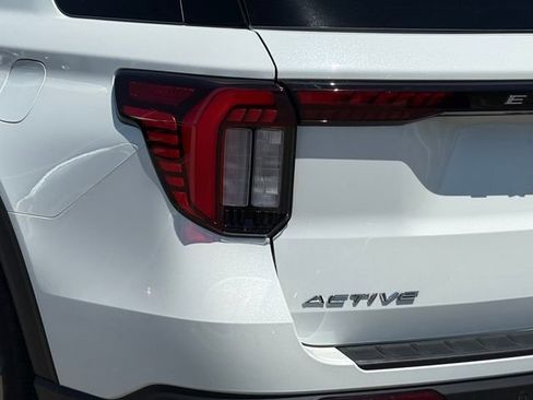Used 2026 Ford Explorer Active w/ Active Comfort Package AWD/4WD image 7