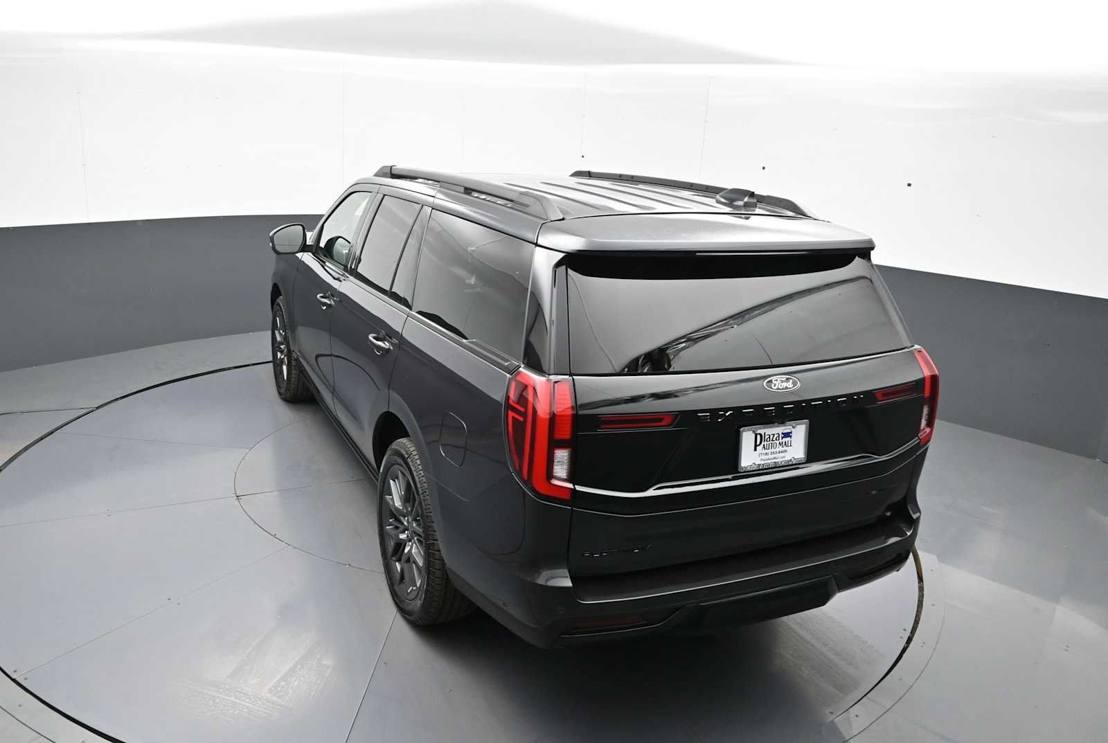 Used 2025 Ford Expedition Platinum w/ Stealth Performance Package AWD/4WD image 48