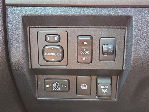 Used 2021 Toyota Tundra SR5 w/ SR5 Leather Package RWD image 17