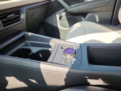 Used 2025 Volkswagen Tiguan SE image 20