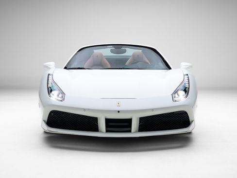 Used 2018 Ferrari 488 Spider image 8