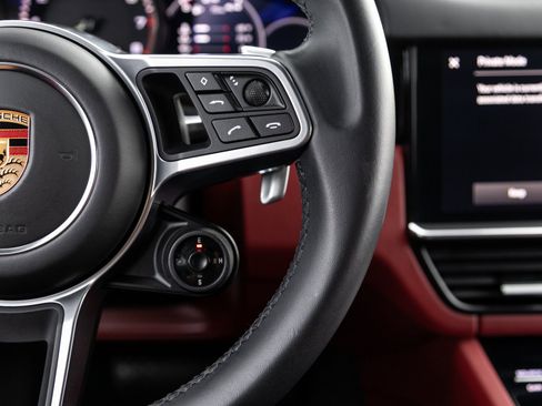 Used 2023 Porsche Cayenne image 16