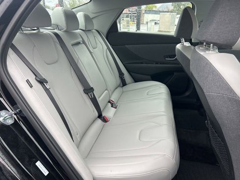 Used 2025 Hyundai Elantra Limited FWD image 27