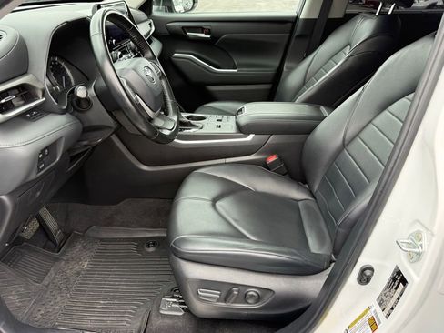 Used 2023 Toyota Highlander XLE FWD image 20