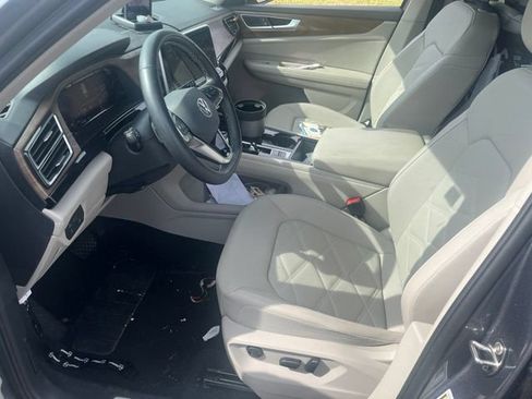 Used 2024 Volkswagen Atlas SE w/ Black Wheel Package FWD image 14