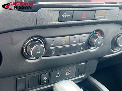 Used 2024 Nissan Frontier SV w/ Technology Package image 19