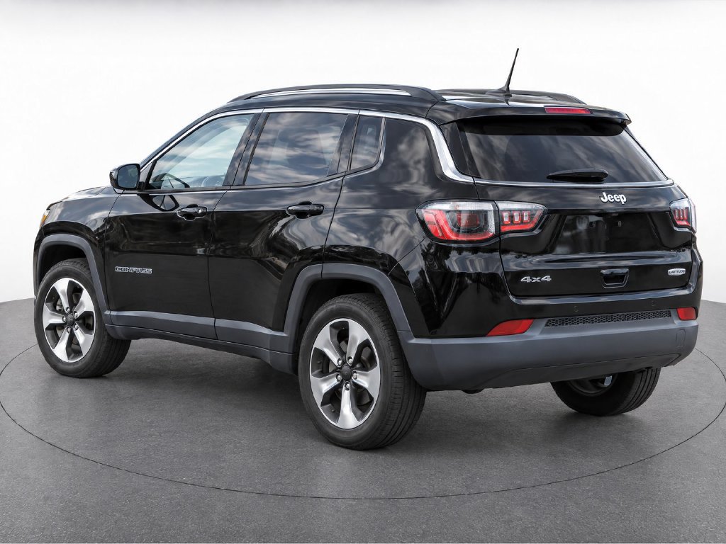 Used 2020 Jeep Compass Latitude w/ Cold Weather Group AWD/4WD image 3