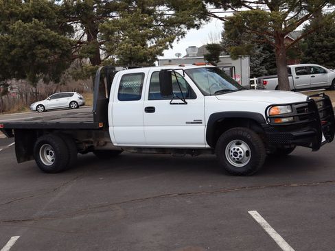 Used 2007 GMC Sierra 3500 W/T w/ Heavy-Duty Power Package image 2