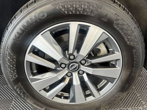 Certified 2024 Nissan Pathfinder SL w/ Black Appearance Package AWD/4WD image 15
