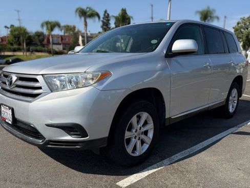 Used 2011 Toyota Highlander 2WD image 1
