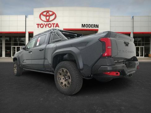 Used 2025 Toyota Tacoma Trailhunter image 13