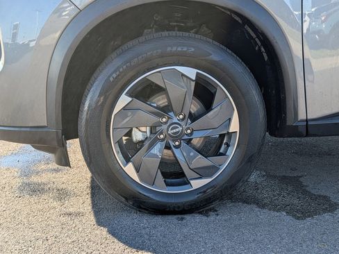 Used 2024 Nissan Rogue SV image 30