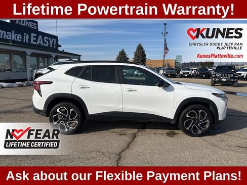 Used 2024 Chevrolet Trax RS w/ Sunroof Package FWD image 11