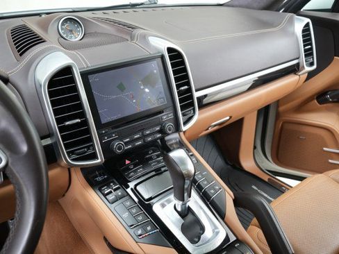 Used 2017 Porsche Cayenne Turbo image 63