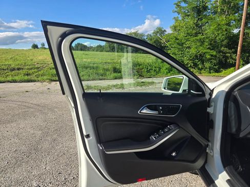 Used 2015 Mercedes-Benz GLA 250 image 11