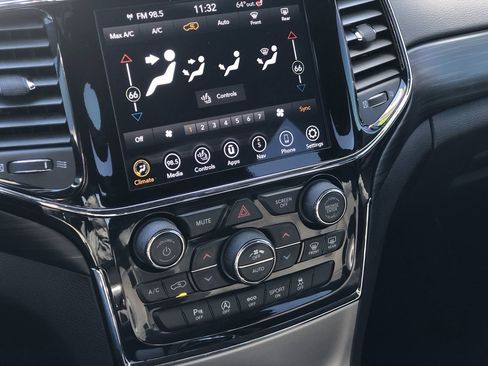 Used 2021 Jeep Grand Cherokee Laredo X image 23