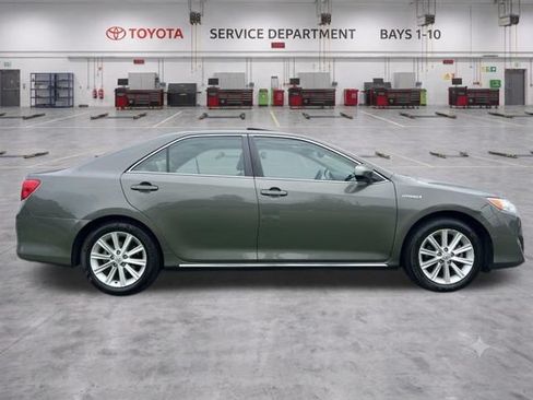 Used 2014 Toyota Camry XLE w/ Leather Package FWD image 8