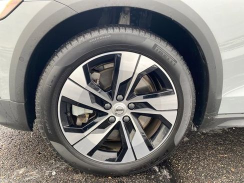 Used 2025 Volvo V60 B5 Cross Country Plus image 21