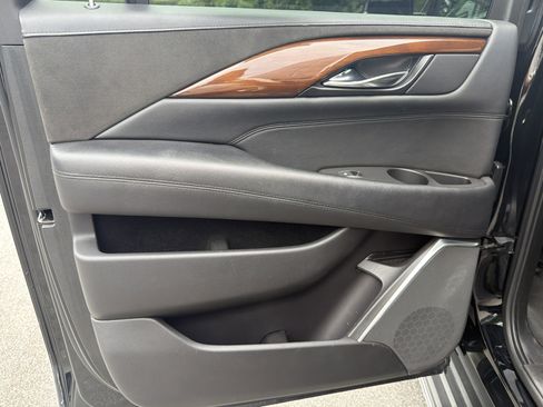 Used 2020 Cadillac Escalade ESV 4WD image 27