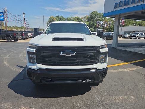 Used 2025 Chevrolet Silverado 2500 Custom w/ Custom Value Package AWD/4WD image 2