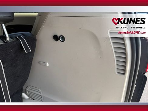 Used 2023 Chrysler Pacifica Touring-L FWD image 32