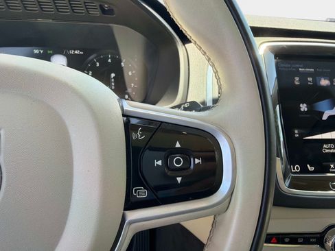 Used 2021 Volvo XC90 T5 Momentum w/ Climate Package FWD image 27