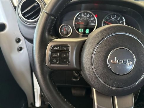 Used 2018 Jeep Wrangler Unlimited Sahara AWD/4WD image 15