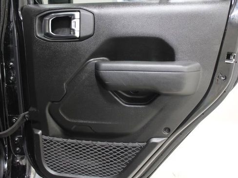 Used 2025 Jeep Wrangler Unlimited Rubicon image 26