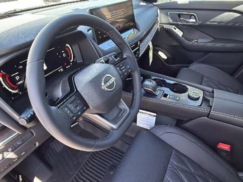 New 2026 Nissan Rogue Platinum image 10