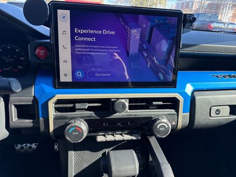 Used 2024 Toyota Tacoma TRD Sport image 19